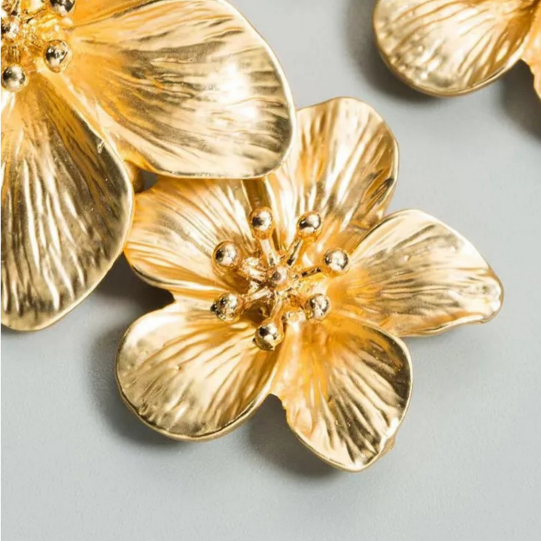 Pretty Flower Golden Earrings