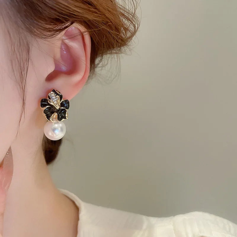 Pearl Flower Earrings Black