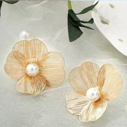 Daisy Golden Earrings