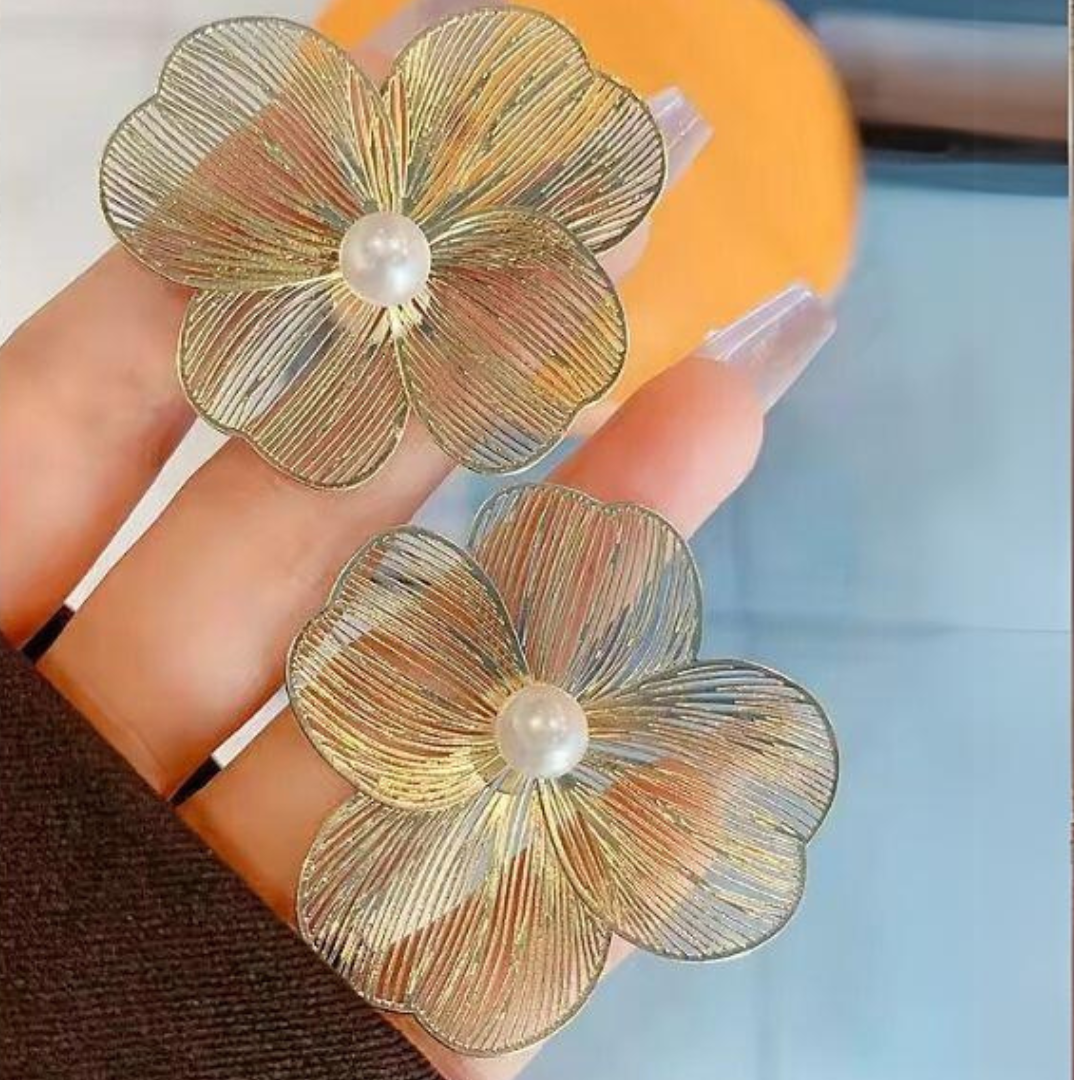 Daisy Golden Earrings