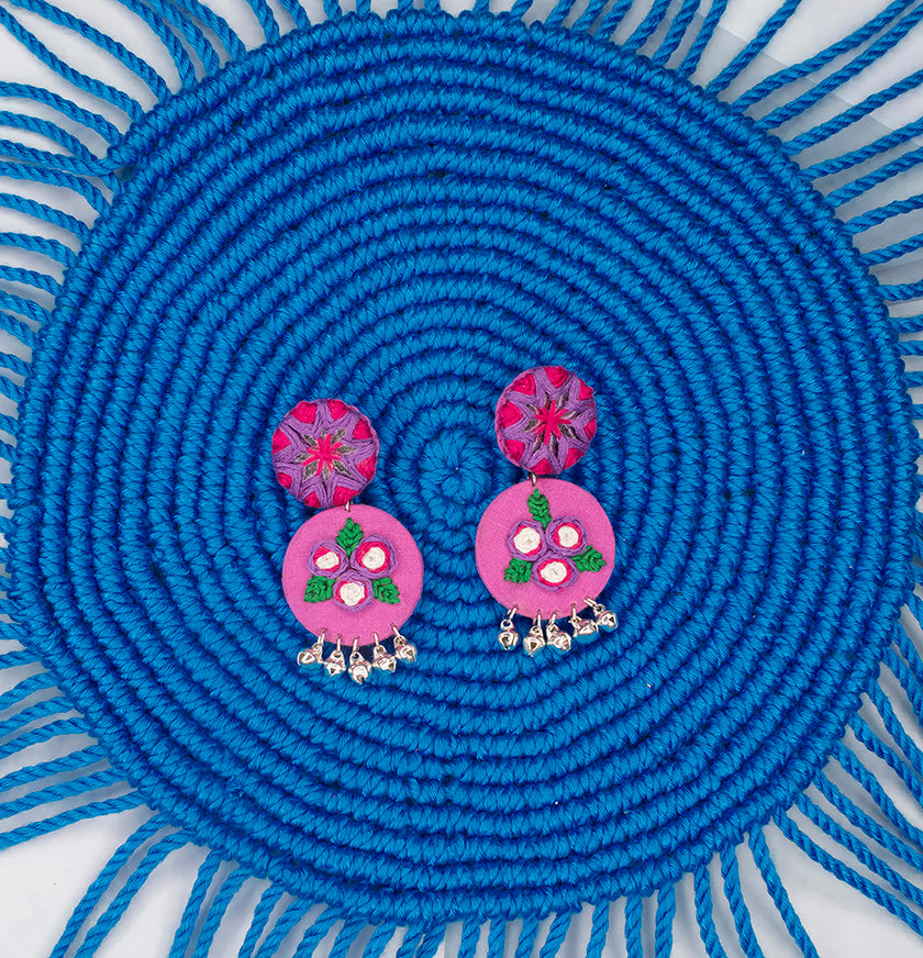 Some hand-embroidered earrings I made last spring. Inspired by neo-trad  tattoos 😊 : r/Embroidery